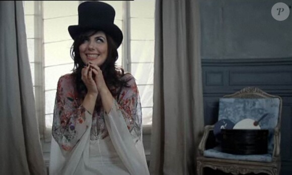 Daphné, voluptueuse et inspirée par le Bleu Venise (son nouvel album, attendu pour janvier 2011), met à nu François Vincentelli, son "Homme à la peau musicale".