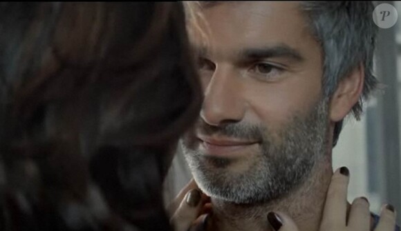 Daphné, voluptueuse et inspirée par le Bleu Venise (son nouvel album, attendu pour janvier 2011), met à nu François Vincentelli, son "Homme à la peau musicale".