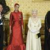 Sheikha Mozah Bint Nasser Al-Missned en présence de son époux, de la reine d'Angleterre et du prince Philip lors d'un dîner d'Etat. Le 26/10/10 à Londres 