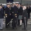 Jeudi 28 octobre, le prince William, en uniforme de la Navy, décorait 22 sous-mariniers écossais à Faslane.