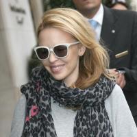 Kylie Minogue : Quand elle s'empare du Paris chic, elle est à croquer !