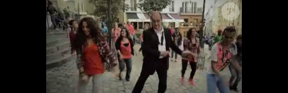 Pierre Lescure danse dans la bande-annonce de l'émission tôt ou tard