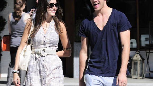 Camilla Belle oublie sa rivale Taylor Swift en flirtant avec un bel inconnu !