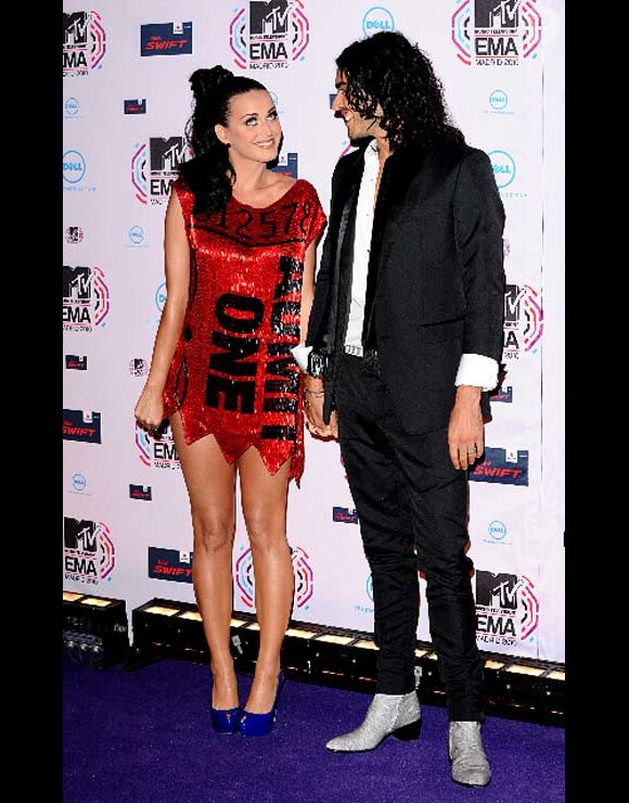 Katy Perry et Russell Brand, les jeunes mariés posent lors de l'édition 2010 des MTV Europe Music Awards à Madrid le 7 novembre 2010