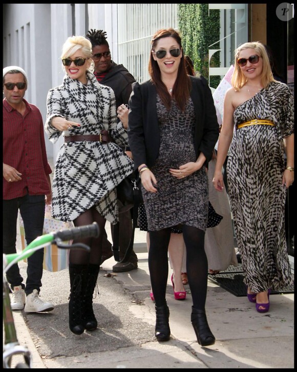 Gwen Stefani, va à une baby shower avec des amis à Los Angeles, le 7 novembre 2010