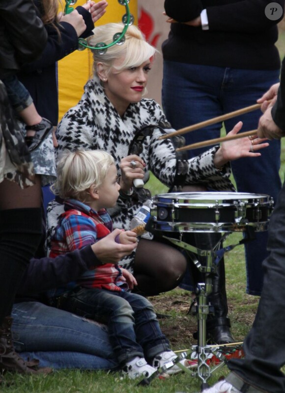 Gwen Stefani et ses fils Kingston et Zuma, dans un parc à Los Angeles, le 7 novembre 2010