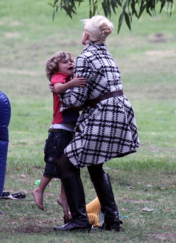 Gwen Stefani et ses fils Kingston et Zuma, dans un parc à Los Angeles, le 7 novembre 2010
