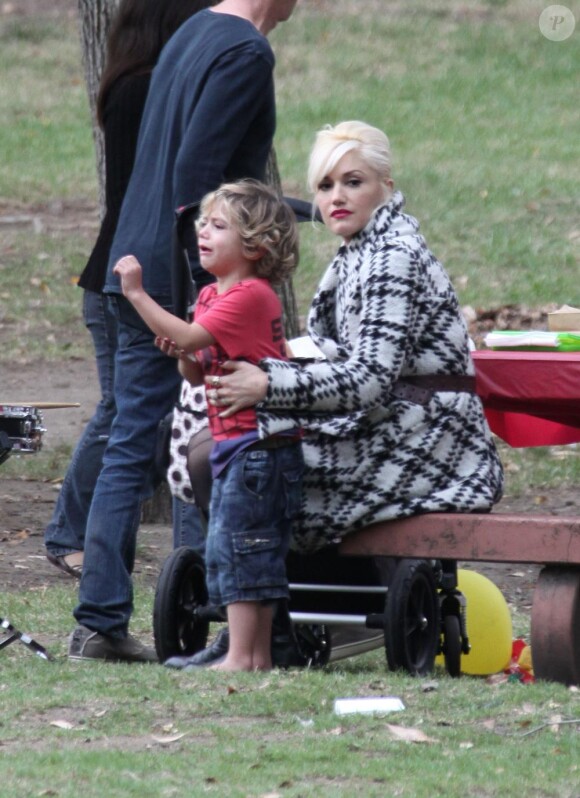 Gwen Stefani et ses fils Kingston et Zuma, dans un parc à Los Angeles, le 7 novembre 2010