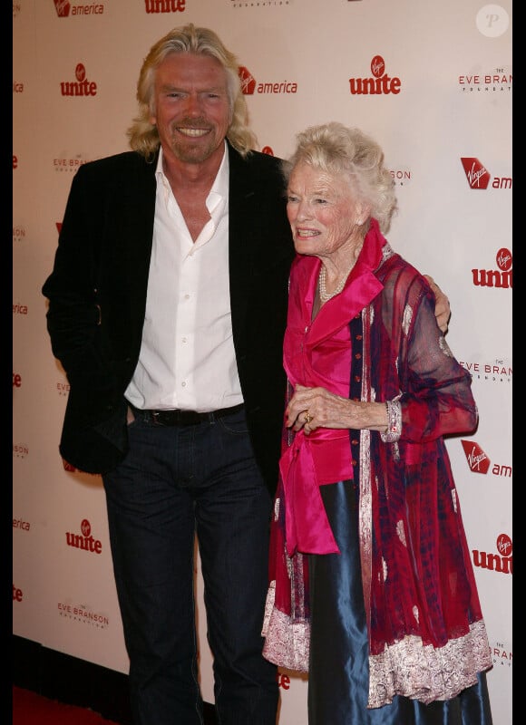 Richards Branson et sa mère Eve Branson assistent à la soirée de charité Virgin Unite, jeudi 11 novembre à Los Angeles.