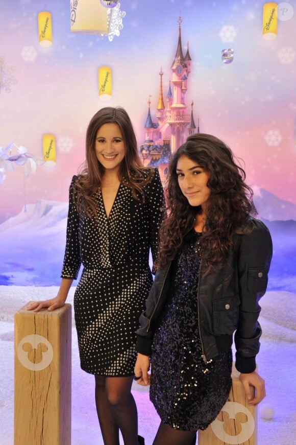 Maeva Méline et Sara lors de l'avant-première mondiale du film Raiponce, à Disneyland Paris, le 6 novembre 2010.