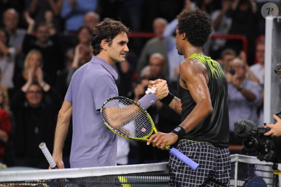Des images de la demi-finale opposant Gaël Monfils à Roger Federer lors du Masters Series de Paris-Bercy qui a vu la victoire du Français sur le score de 7-6/6-7/7-6, à Paris, le 13 novembre 2010.
