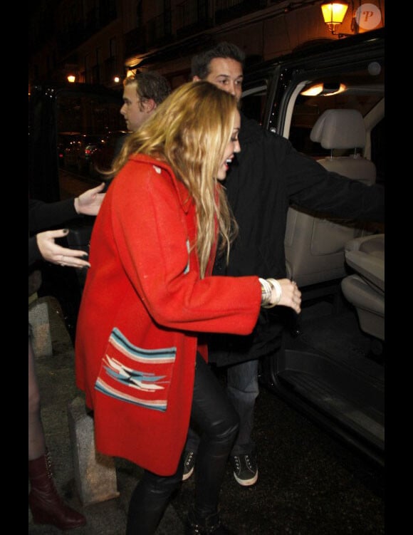 Miley Cyrus se rend dans un nightclub de Madrid, en Espagne, lundi 8 novembre.