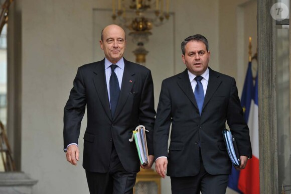 Photo de famille du gouvernement Fillon III, à l'Elysée, le 17 novembre 2010 : Alain Juppé et Xavier Bertrand