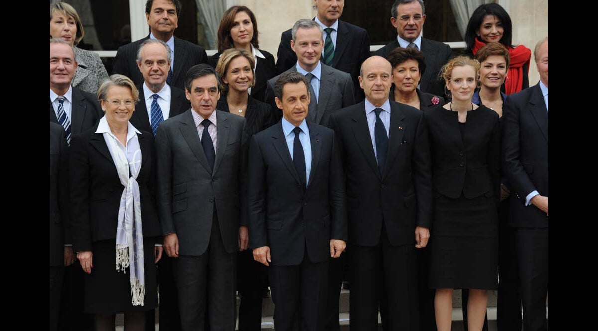 Photo Photo de famille du gouvernement Fillon III, à l'Elysée, le 17