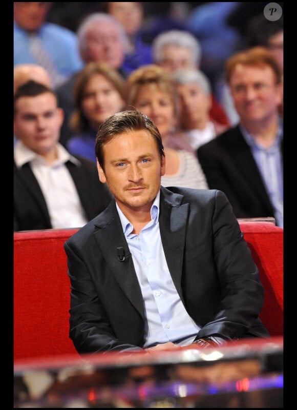 Benoît Magimel, invité pour l'émission de Vivement Dimanche consacrée à  Edouard Baer(tourné le 17 novembre 2010 et diffusé le dimanche 21 novembre 2010 sur France 2)