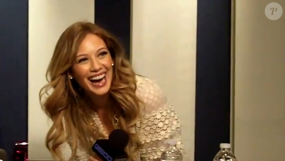 Dans une interview à la radio américaine, Hilary Duff reconnait envoyer régulièrement des photos coquines à son mari, Mike Comrie.
