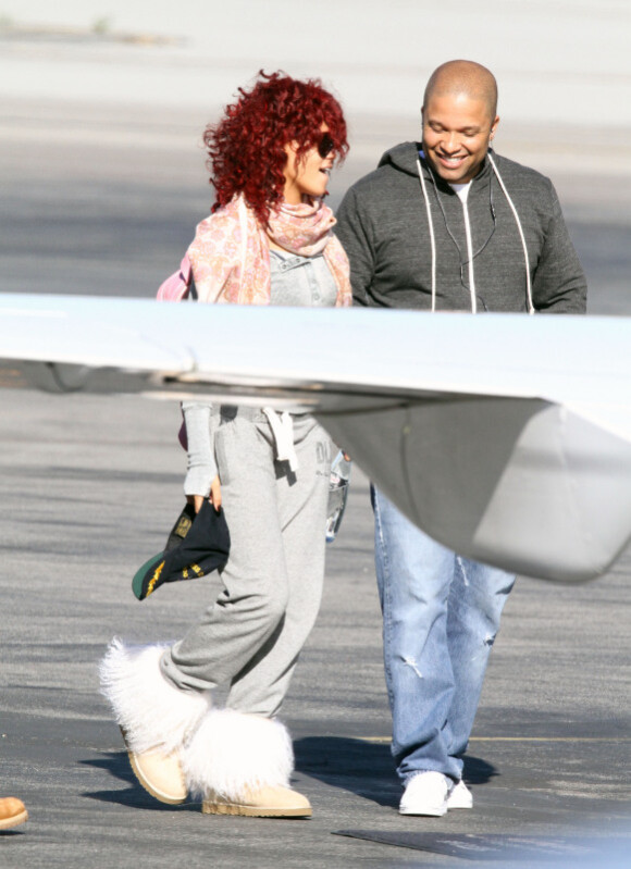 Frileuse Rihanna ? Apparement oui, mais ce n'est pas une raison pour porter un jogging avec des bottines en poils.