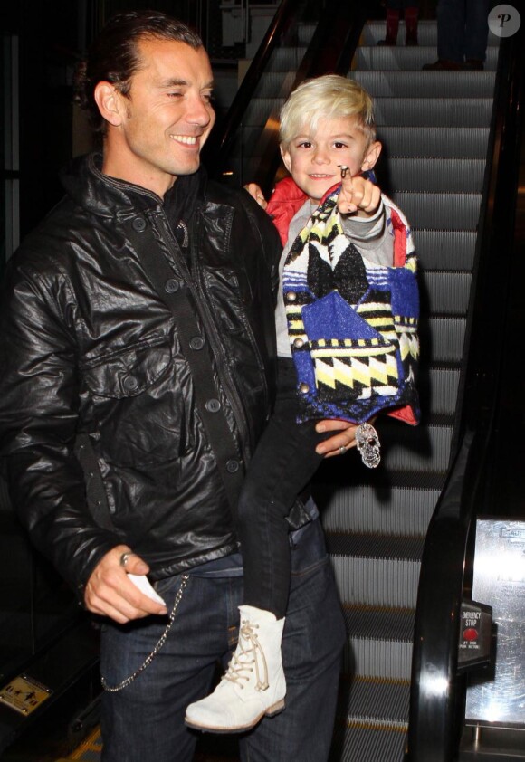 Gavin Rossdale, Gwen Stefani et leurs deux enfants, vont au cinéma. 26/11/2010