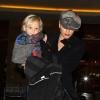 Gwen Stefani, son époux Gavin Rossdale et leurs deux enfants, vont au cinéma. 26/11/2010