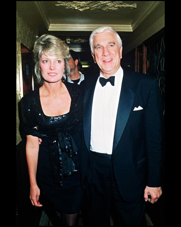 Leslie Nielsen et sa femme Barbara en 1989 lors d'une soirée