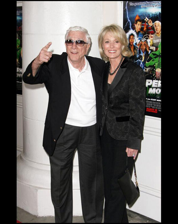 Leslie Nielsen et sa femme Barbara à l'avant-première de Superhero Movie en mars 2008 à Los Angeles