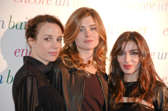 Daniela Piazza, Vittoria Puccini et Sabrina Impacciatore lors de l'avant-première à Paris d'Encore un baiser le 29 novembre 2010