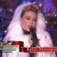 Kylie Minogue chante Let it snow lors de l'illumination du sapin du Rockefeller Center de New York le 30 novembre 2010