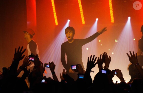 Justin Bieber donne un concert privé sur la scène du Théâtre National de Chaillot (Paris), mardi 30 novembre.