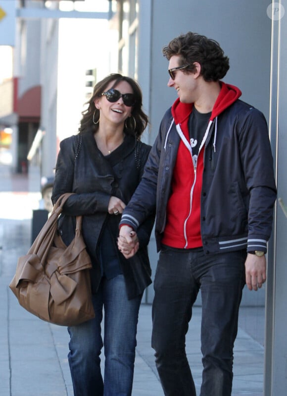 Jennifer Love Hewitt et son compagnon Alexh Beh à Los Angeles, le 1 décembre 2010.
