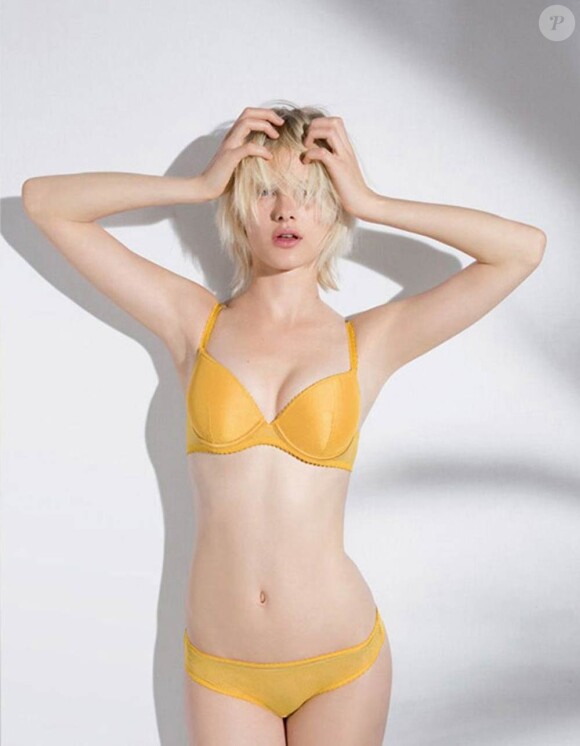 La ravissante Hannah Holman pour la collection printemps 2011 de la lingerie Stella McCartney.