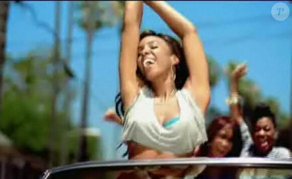 Kelly Rowland joue à nouveau de ses charmes aguicheurs pour le clip de Forever and a day, nouvel extrait - élaboré avec David Guetta - de son troisième album attendu début 2011.