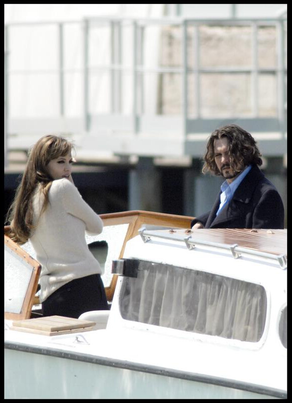 Johnny Depp avec Angelina Jolie sur le tournage de The Tourist en mai 2010 à Venise