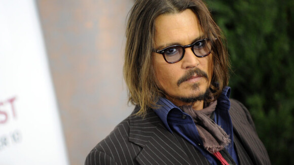 Johnny Depp : Sans sa Vanessa Paradis, il impose son regard sombre...