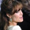 Angelina Jolie plus que parfaite en robe Atelier Versace le 6 décembre à New York pour la première de The Tourist