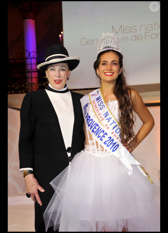 Barbara Morel a été élue Miss Nationale 2011, sous le regard bienveillant de Geneviève de Fontenay.
