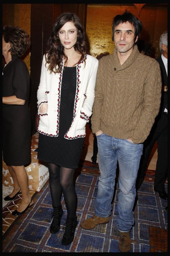 Anna Mouglalis et Samuel Benchetrit lors du défilé Chanel Paris-Byzance le 7 décembre 2010 au 31 rue Cambon à Paris