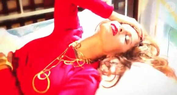 Eva Mendes sur des clichés extraits de la vidéo intitulée Crazy for Eva, réalisée par Ellen von Ünwerth pour VS Magazine.