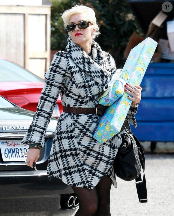 Gwen Stefani cultive son style rétro avec un manteau tartan de sa propre collection L.A.M.B.