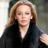 Quand Kylie Minogue quitte sa fourrure, c'est pour une doudoune cirée.
