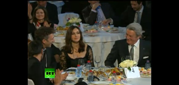 Vincent Cassel, Monica Bellucci et Alain Delon lors de la performance de Vladimir Poutine durant un gala de bienfaisance à Saint-Petersbourg