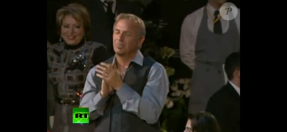 Kevin Costner  lors de la performance de Vladimir Poutine durant un gala de bienfaisance à Saint-Petersbourg