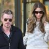 Eric Dane et son épouse Rebecca Gayheart font du shopping à Los Angeles le 11 décembre 2010