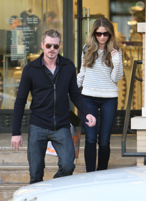 Eric Dane et son épouse Rebecca Gayheart font du shopping à Los Angeles le 11 décembre 2010