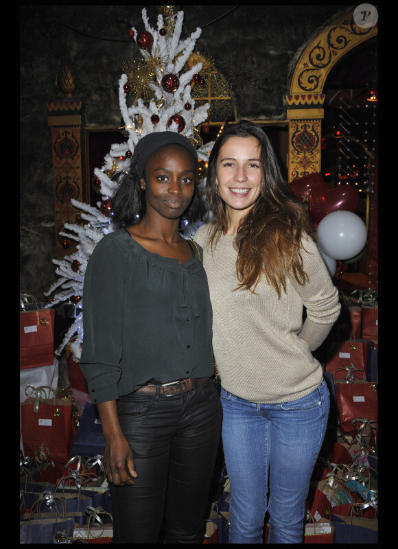 Aïssa Maïga et Zoé Félix au goûter organisé par Les P'tits Cracks, au club Raspoutine, le samedi 11 décembre 2010.