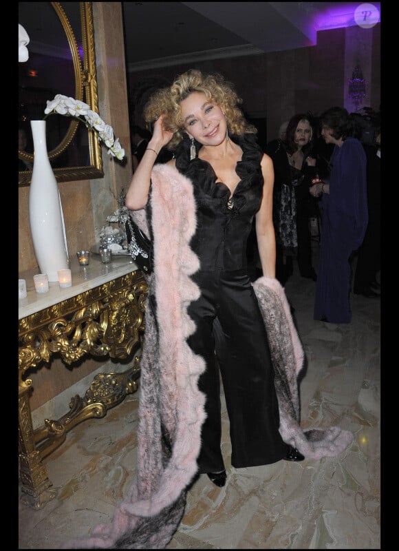 Grace de Capitani lors de la 34e cérémonie des Best au salon Hoche à Paris le 13 décembre 2010
 