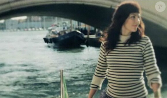 La chanteuse Daphné, après avoir dévoilé - sous toutes les coutures - son "homme à la peau musicale", éprise de Bleu Venise (son nouvel album attendu le 7 février 2011), dresse le Portrait d'un vertige.