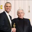 Le grand Blake Edwards, ici avec Jim Carrey lors de la remise de son Oscar d'honneur en 2004, est mort à 88 ans, le 16 décembre 2010.