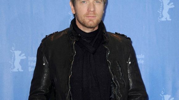 Ewan McGregor menacé de mort par un poète fou...
