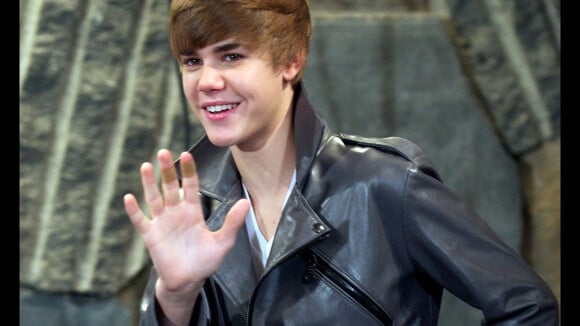 Justin Bieber : Quand la star de 16 ans joue au Père Noël !