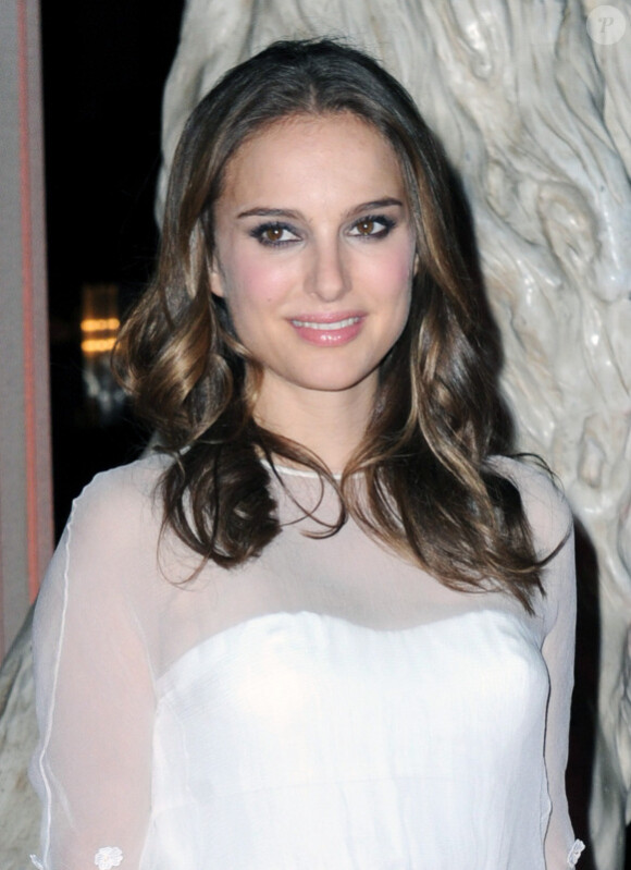 Enceinte et fiancée, Natalie Portman aura un troisième cadeau pour l'année 2011, égérie Dior.